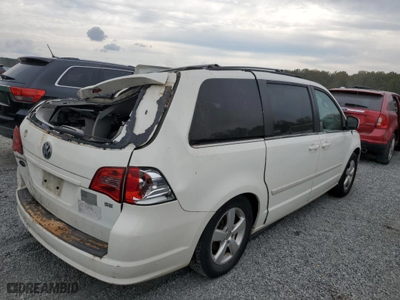 2009 Volkswagen Routan SE with VIN 2V8HW34139R582544, listed as a Copart auction lot 74354054 with 136,528 mi miles and Salvage Title. Bid and sale history available at carsss.com. Image 3.