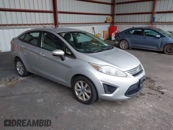 2013 Ford Fiesta SE with VIN 3FADP4BJ3DM173949, listed as a IAAI auction lot 40494276 with 141,061 mi miles. Bid and sale history available at carsss.com. Image 1.