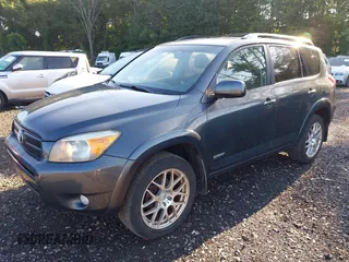 2007 Toyota RAV4 Sport z VIN JTMBD32V275077246, wystawiony jako IAAI lot #42781419 z przebiegiem 145 010 mil mil oraz . Historia ofert i sprzedaży dostępna na DreamBid. Obrazek 2.