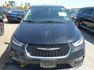 2024 Chrysler Pacifica Hybrid Select z VIN 2C4RC1S73RR185310, wystawiony jako IAAI lot #42246006 z przebiegiem 31 696 mil mil oraz . Historia ofert i sprzedaży dostępna na DreamBid. Obrazek 12.