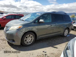 2013 Toyota Sienna XLE AAS z VIN 5TDYK3DC5DS388011, wystawiony jako Copart lot #52503675 z przebiegiem 284 806 mil mil oraz Szkoda całkowita • Salvage title. Historia ofert i sprzedaży dostępna na DreamBid. Obrazek 1.