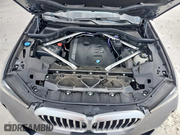 2024 BMW X5 xDrive40i with VIN 5UX23EU09R9T07066, listed as a Copart auction lot 61271495 with 18,042 mi miles and Salvage title. Bid and sale history available at DreamBid. Image 12.