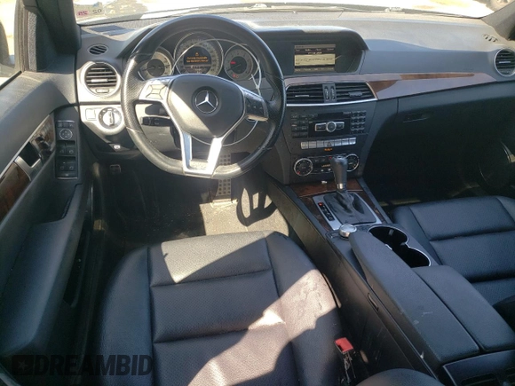 2013 Mercedes-Benz C 300 Sport z VIN WDDGF8AB5DR251793, wystawiony jako Copart lot #57859445 z przebiegiem 138 764 mil mil oraz Szkoda całkowita • Salvage title. Historia ofert i sprzedaży dostępna na DreamBid. Obrazek 8.