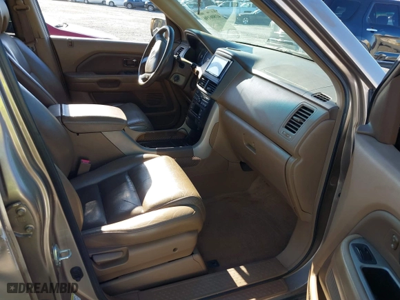 2007 Honda Pilot EX-L with VIN 5FNYF28537B024558, listed as a IAAI auction lot 41806196 with 196,256 mi miles. Bid and sale history available at carsss.com. Image 5.
