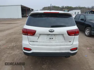 2020 Kia Sorento LX with VIN 5XYPG4A39LG642824, listed as a IAAI auction lot 41358841 with 111,391 mi miles. Bid and sale history available at carsss.com. Image 16.