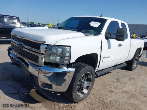 2008 Chevrolet Silverado 2500HD Work Truck with VIN 1GCHC29K98E145207, listed as a IAAI auction lot 41963006 with 282,566 mi miles. Bid and sale history available at carsss.com. Image 18.