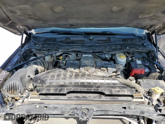 2020 Ram 3500 Tradesman z VIN 3C63RRGL3LG241856, wystawiony jako Copart lot #59517925 z przebiegiem 195 146 mil mil oraz Czysty tytuł • Clean title. Historia ofert i sprzedaży dostępna na DreamBid. Obrazek 13.