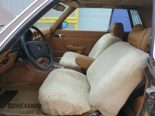 1979 Mercedes-Benz SLC с VIN 10702412025628, выставлен на аукционе Copart как лот 42388515 с пробегом 167 898 миль миль и Списание • Salvage title. История ставок и продаж доступна на DreamBid. Изображение 7.