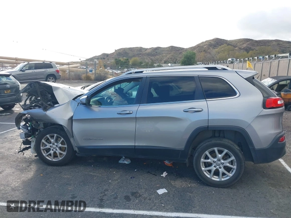 2016 Jeep Cherokee Latitude with VIN 1C4PJLCB8GW200545, listed as a IAAI auction lot 41593688 with 1 mi miles. Bid and sale history available at carsss.com. Image 13.