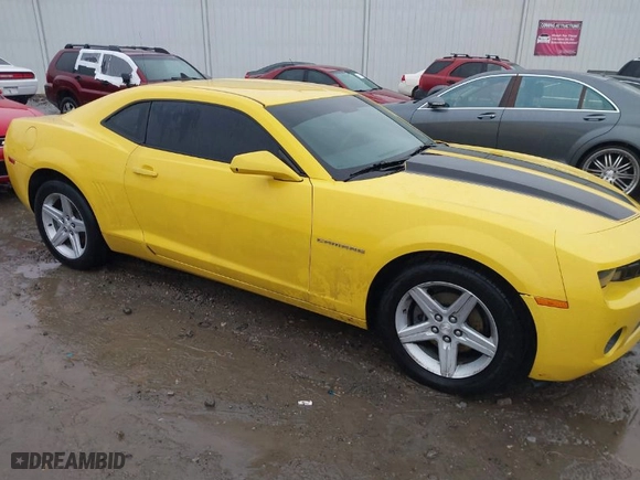 2011 Chevrolet Camaro 1LT with VIN 2G1FB1ED4B9127518, listed as a IAAI auction lot 41474252 with 198712 miles. Bid and sale history available at carsss.com. Image 1.