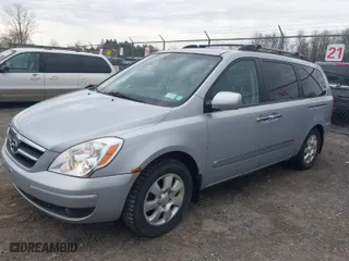 2008 Hyundai Entourage GLS with VIN KNDMC233886056576, listed as a IAAI auction lot 42060756 with 114,121 mi miles. Bid and sale history available at carsss.com. Image 2.