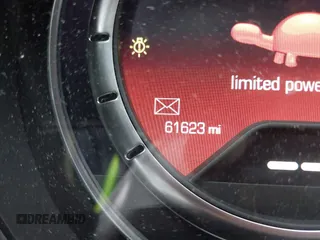 2017 FIAT 500e z VIN 3C3CFFGE5HT697541, wystawiony jako IAAI lot #42139647 z przebiegiem 61 623 mil mil oraz . Historia ofert i sprzedaży dostępna na DreamBid. Obrazek 16.
