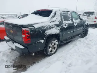 2013 Chevrolet Avalanche LS with VIN 3GNTKEE70DG230026, listed as a IAAI auction lot 41306545 with 208,557 mi miles. Bid and sale history available at carsss.com. Image 4.