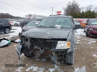 2004 Ford Expedition Special Service with VIN 1FMPU16L74LB40928, listed as a IAAI auction lot 41235243 with 233,942 mi miles. Bid and sale history available at carsss.com. Image 18.