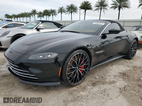 2023 Aston Martin Vantage z VIN SCFSMGBW9PGP08760, wystawiony jako Copart lot #74983814 z przebiegiem 1916 mil mil oraz Nie do naprawy. Historia ofert i sprzedaży dostępna na DreamBid. Obrazek 1.