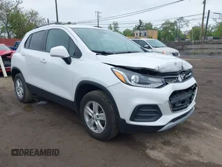 2021 Chevrolet Trax LT с VIN KL7CJPSB2MB358581, выставлен на аукционе IAAI как лот 42243675 с пробегом 32 517 миль миль и . История ставок и продаж доступна на DreamBid. Изображение 1.