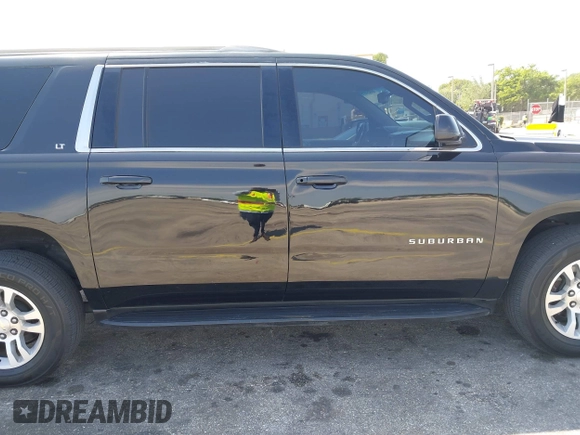 2018 Chevrolet Suburban LT z VIN 1GNSCHKC7JR111560, wystawiony jako IAAI lot #41823175 z przebiegiem 136 751 mil mil oraz . Historia ofert i sprzedaży dostępna na DreamBid. Obrazek 6.