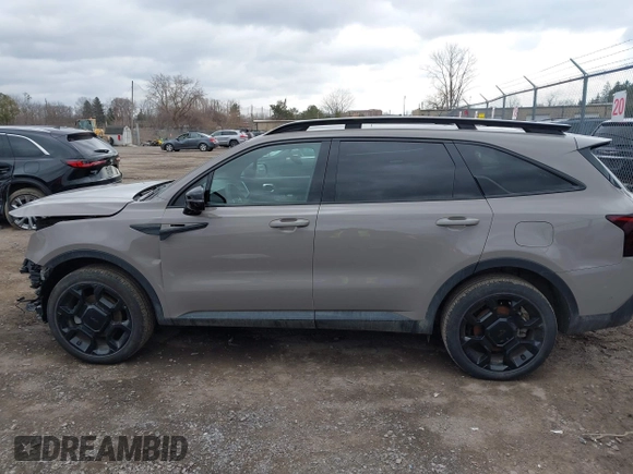 2025 Kia Sorento X-Line SX Prestige z VIN 5XYRKDJF9SG329417, wystawiony jako IAAI lot #41860763 z przebiegiem 1 753 mil mil oraz . Historia ofert i sprzedaży dostępna na DreamBid. Obrazek 15.