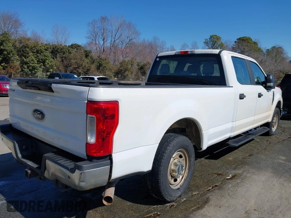 2019 Ford Super Duty F-250 SRW XL with VIN 1FT7W2A65KEF95185, listed as a IAAI auction lot 41615970 with 68,278 mi miles. Bid and sale history available at carsss.com. Image 4.