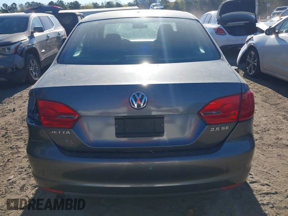 2011 Volkswagen Jetta Sedan SE w/Convenience & Sunroof PZEV with VIN 3VWDZ7AJ0BM357277, listed as a IAAI auction lot 41897588 with 149,710 mi miles. Bid and sale history available at carsss.com. Image 17.
