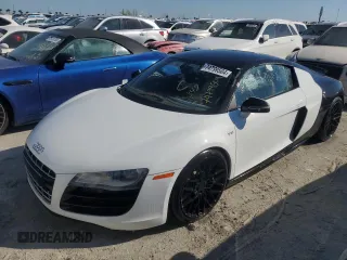 2011 Audi R8 5.2L z VIN WUAANAFG8BN000143, wystawiony jako Copart lot #74799504 z przebiegiem Nie podano mil oraz Szkoda całkowita • Salvage title. Historia ofert i sprzedaży dostępna na DreamBid. Obrazek 1.
