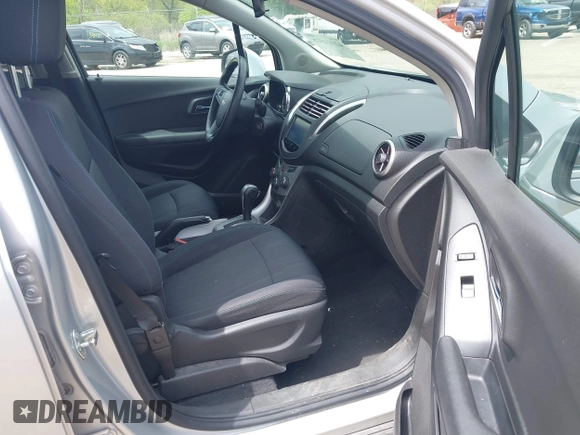 2016 Chevrolet Trax LT z VIN 3GNCJLSB2GL186316, wystawiony jako IAAI lot #42314928 z przebiegiem 133 507 mil mil oraz . Historia ofert i sprzedaży dostępna na DreamBid. Obrazek 5.