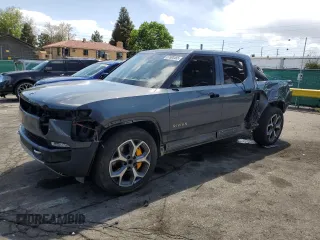 2023 Rivian R1T Adventure z VIN 7FCTGAAA4PN021950, wystawiony jako Copart lot #57800485 z przebiegiem 2 480 mil mil oraz Szkoda całkowita • Salvage title. Historia ofert i sprzedaży dostępna na DreamBid. Obrazek 1.