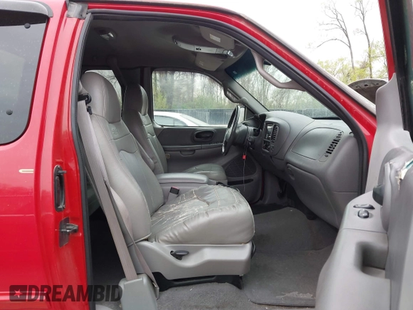 2000 Ford F-150 XL with VIN 1FTRX17L8YKA93634, listed as a IAAI auction lot 41957761 with 170,933 mi miles. Bid and sale history available at carsss.com. Image 5.