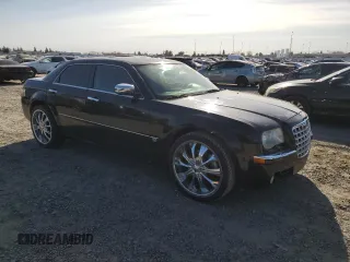 2005 Chrysler 300 300C AWD z VIN 2C3AK63H55H672324, wystawiony jako Copart lot #48790925 z przebiegiem 258 543 mil mil oraz Szkoda całkowita • Salvage title. Historia ofert i sprzedaży dostępna na DreamBid. Obrazek 4.