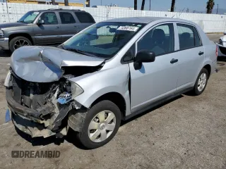 2009 Nissan Versa 1.6 z VIN 3N1CC11E09L445460, wystawiony jako Copart lot #74360764 z przebiegiem 202 122 mil mil oraz Szkoda całkowita • Salvage title. Historia ofert i sprzedaży dostępna na DreamBid. Obrazek 1.