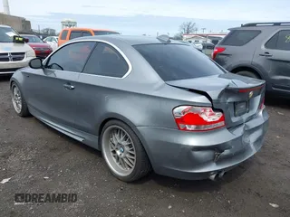 2011 BMW 1 Series 128i z VIN WBAUP9C52BVL89591, wystawiony jako IAAI lot #41951870 z przebiegiem 131 377 mil mil oraz . Historia ofert i sprzedaży dostępna na DreamBid. Obrazek 3.