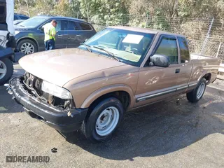 2002 Chevrolet S-10 LS with VIN 1GCCS19W428132655, listed as a IAAI auction lot 41721176 with 184,820 mi miles. Bid and sale history available at carsss.com. Image 18.