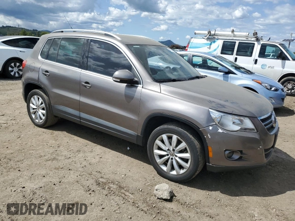 2011 Volkswagen Tiguan S z VIN WVGAV7AX9BW511129, wystawiony jako Copart lot #51907435 z przebiegiem 134 383 mil mil oraz Czysty tytuł • Clean title. Historia ofert i sprzedaży dostępna na DreamBid. Obrazek 4.