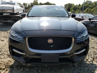 2017 Jaguar F-Pace 20d R-Sport with VIN SADCL2BN3HA097049, listed as a Copart auction lot 71274544 with 131,117 mi miles and Clean Title. Bid and sale history available at DreamBid. Image 5.