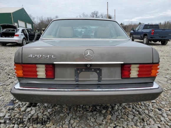1986 Mercedes-Benz 420 Series 420SEL with VIN WDBCA35D4GA263506, listed as a Copart auction lot 48730394 with 154,858 mi miles and Salvage Title. Bid and sale history available at carsss.com. Image 6.