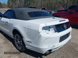 2014 Ford Mustang V6 z VIN 1ZVBP8EM5E5213273, wystawiony jako IAAI lot #41833081 z przebiegiem 123 857 mil mil oraz . Historia ofert i sprzedaży dostępna na DreamBid. Obrazek 6.