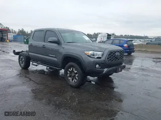 2020 Toyota Tacoma 2WD SR5 with VIN 3TMAZ5CN3LM124599, listed as a IAAI auction lot 41662626 with 99,879 mi miles. Bid and sale history available at carsss.com. Image 1.