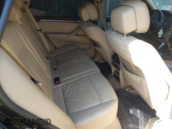 2012 BMW X5 35i z VIN 5UXZV4C5XCL744343, wystawiony jako IAAI lot #42134441 z przebiegiem 136 984 mil mil oraz . Historia ofert i sprzedaży dostępna na DreamBid. Obrazek 8.
