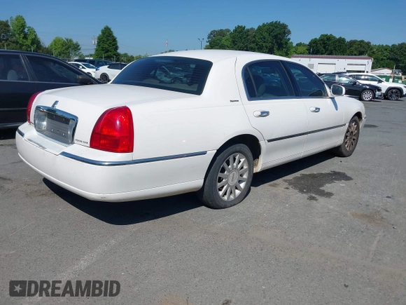 2006 Lincoln Town Car Signature z VIN 1LNHM81V46Y634398, wystawiony jako IAAI lot #42140781 z przebiegiem 159 256 mil mil oraz . Historia ofert i sprzedaży dostępna na DreamBid. Obrazek 4.