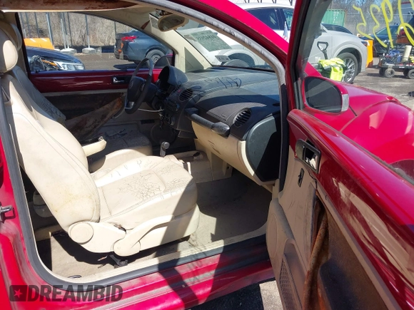 2007 Volkswagen Beetle z VIN 3VWRW31C57M504628, wystawiony jako IAAI lot #41842935 z przebiegiem 185 910 mil mil oraz . Historia ofert i sprzedaży dostępna na DreamBid. Obrazek 5.