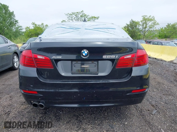 2014 BMW 5 Series 528i xDrive with VIN WBA5A7C54ED613352, listed as a IAAI auction lot 42197717 with 205,889 mi miles and . Bid and sale history available at DreamBid. Image 16.