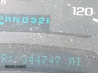 2004 Chevrolet Suburban LS z VIN 3GNEC16Z04G158694, wystawiony jako IAAI lot #42787780 z przebiegiem 344 747 mil mil oraz . Historia ofert i sprzedaży dostępna na DreamBid. Obrazek 7.