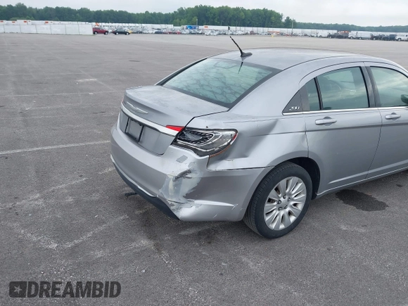 2013 Chrysler 200 LX with VIN 1C3CCBABXDN640536, listed as a IAAI auction lot 39425402 with 188,960 mi miles. Bid and sale history available at carsss.com. Image 13.