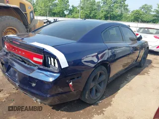 2014 Dodge Charger RT z VIN 2C3CDXCT8EH342657, wystawiony jako IAAI lot #42405941 z przebiegiem 131 120 mil mil oraz . Historia ofert i sprzedaży dostępna na DreamBid. Obrazek 4.