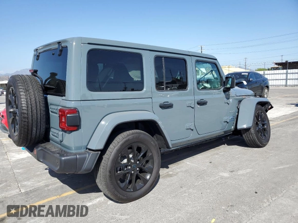 2024 Jeep Wrangler Sahara z VIN 1C4RJXP62RW228549, wystawiony jako Copart lot #57480235 z przebiegiem 6 036 mil mil oraz Szkoda całkowita • Salvage title. Historia ofert i sprzedaży dostępna na DreamBid. Obrazek 3.