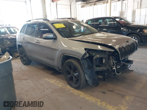 2018 Jeep Cherokee Latitude z VIN 1C4PJLCB3JD542813, wystawiony jako IAAI lot #42017804 z przebiegiem 106 825 mil mil oraz . Historia ofert i sprzedaży dostępna na DreamBid. Obrazek 1.