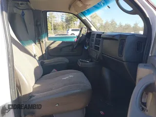 2014 Chevrolet Express Cargo Van with VIN 1GCWGGBA6E1122934, listed as a IAAI auction lot 40999693 with 194,565 mi miles. Bid and sale history available at carsss.com. Image 5.