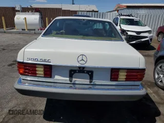 1984 Mercedes-Benz 500 z VIN WDBCA44A1EA029351, wystawiony jako Copart lot #59357115 z przebiegiem 155 975 mil mil oraz Tytuł czysty. Historia ofert i sprzedaży dostępna na DreamBid. Obrazek 6.