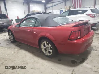 2000 Ford Mustang with VIN 1FAFP4445YF211204, listed as a Copart auction lot 82111424 with 126,748 mi miles and Salvage Title. Bid and sale history available at carsss.com. Image 2.