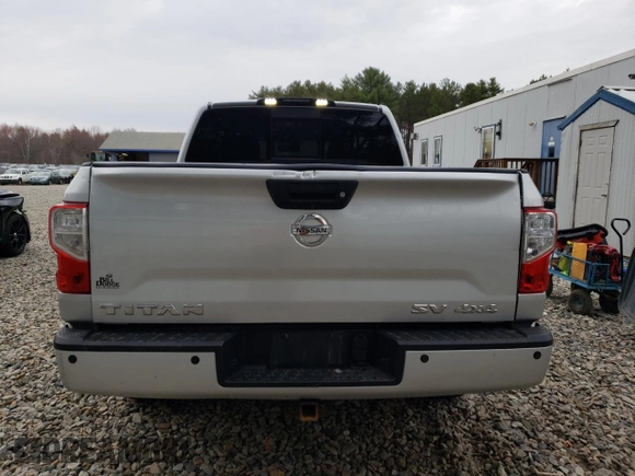 2018 Nissan Titan SV z VIN 1N6AA1E51JN504070, wystawiony jako Copart lot #54471665 z przebiegiem 179 603 mil mil oraz Szkoda całkowita • Salvage title. Historia ofert i sprzedaży dostępna na DreamBid. Obrazek 6.
